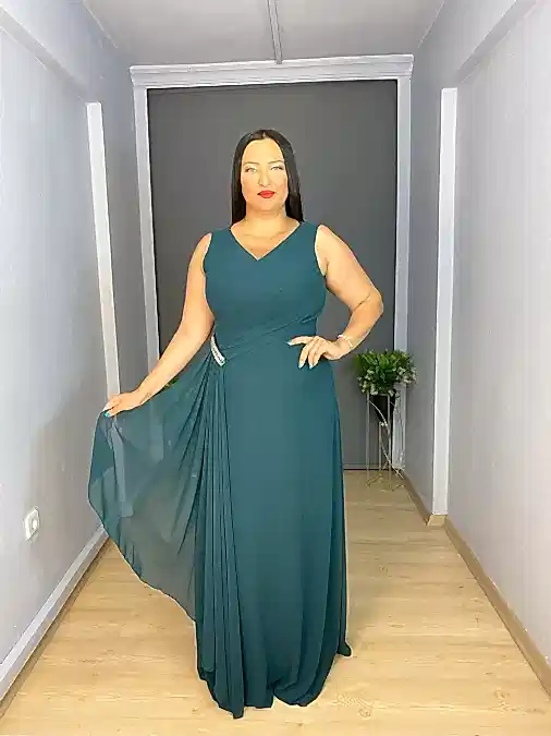 Zümrüt Büyük Beden Yan Taş Aksesuarlı Şifon Uzun Abiye