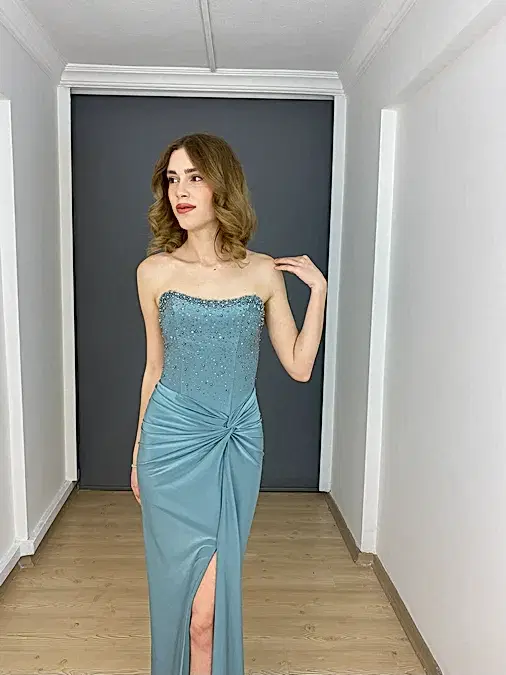 Mint Straplez Yırtmaçlı Üst İnci Detaylı Esnek Uzun Abiye Elbise