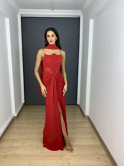 Kırmızı Straplez Bel Transparan Yırtmaçlı Krep Uzun Abiye Elbise