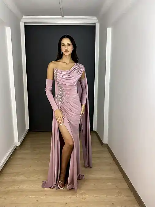 Pudra Tek Omuz Yan İşli Portatif Kollu Ön Drapeli Likralı Uzun Abiye Elbise