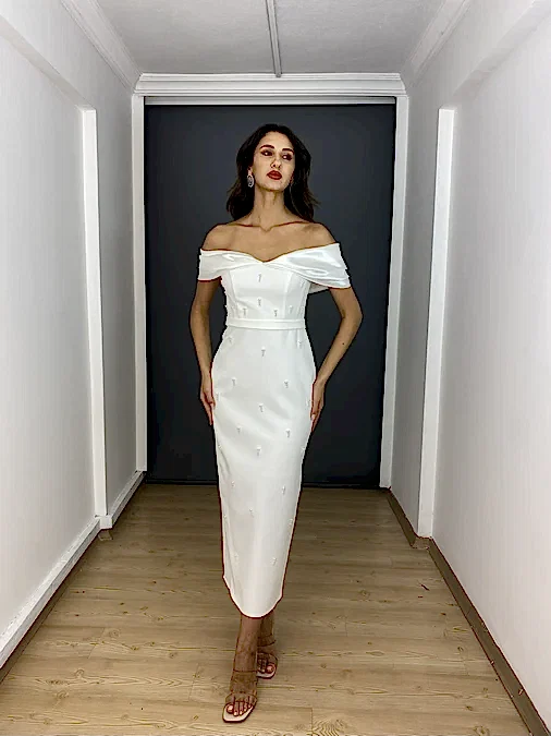 Beyaz Madonna Yaka Ön Boncuk İşli Midi Abiye Elbise