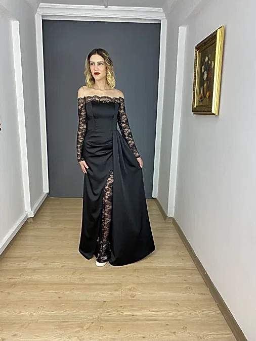 Siyah Saten Kayık Yaka Dantel Uzun Kollu Uzun Abiye Elbise