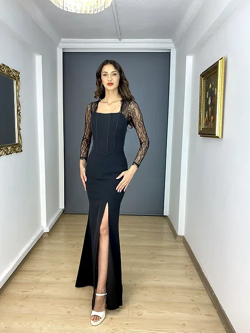 Siyah Uzun Kollu Kare Yaka Yırtmaçlı Uzun Abiye Elbise